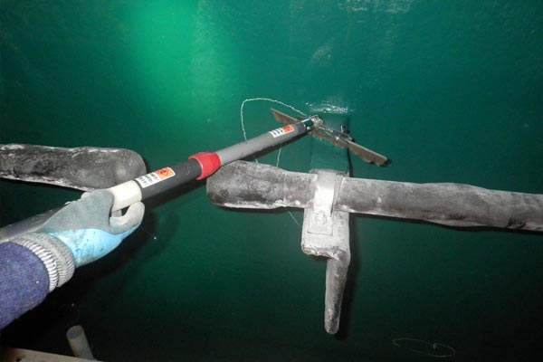 重防食：ピンホール検査